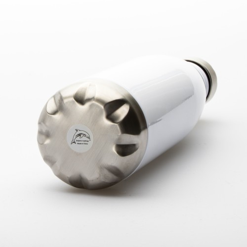 Bílá 500ml termoska s hnědou ruční kresbou beskydské cesty, smrků a slunce, doplněná textem „V Beskydech je domov i pro ty, co h