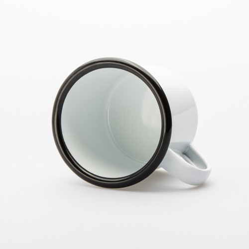 Smaltovaný plecháček s hnědou ruční ilustrací rozhledny Velkého Javorníku a textem „Výhledy tady léčí víc než jakákoli slova“.